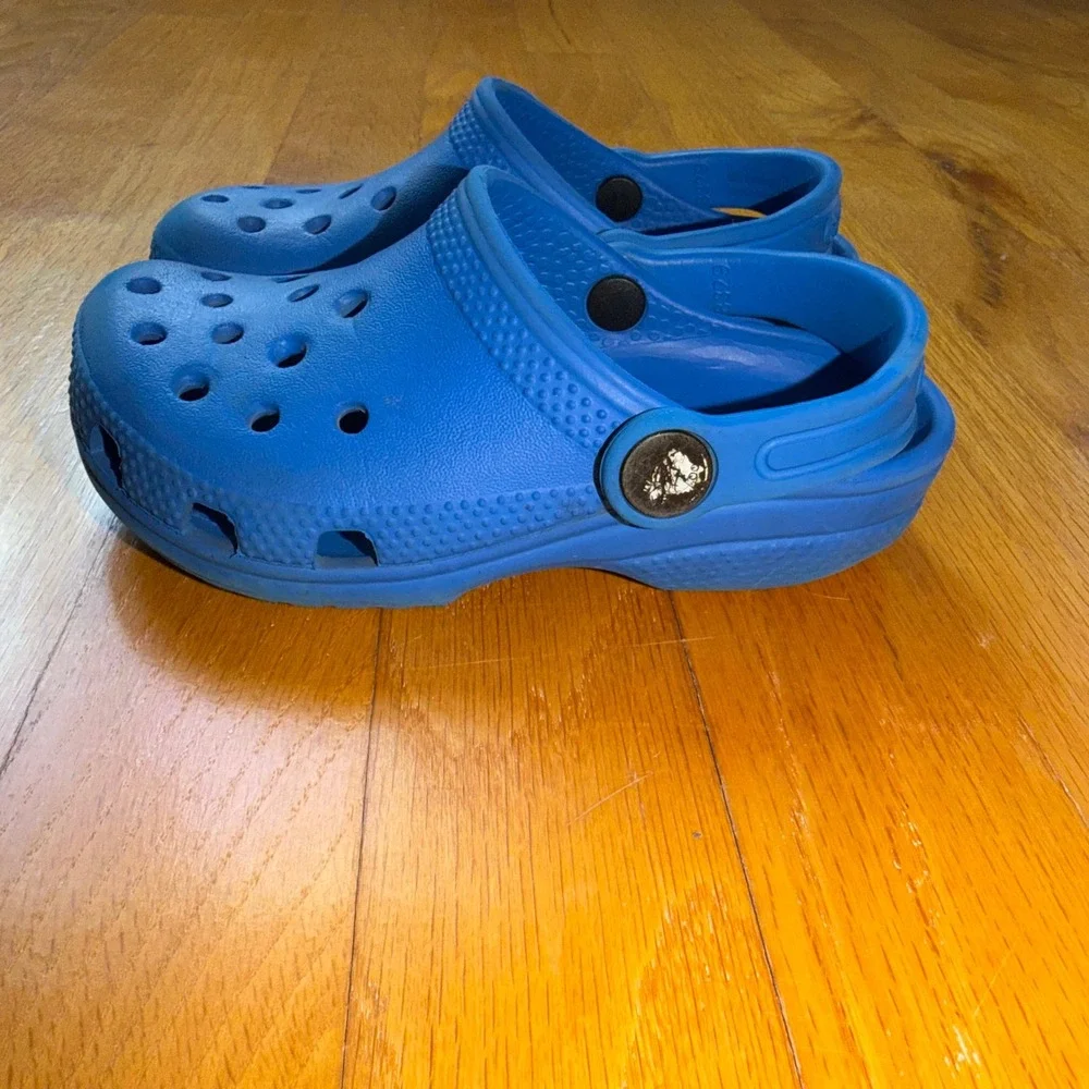 Crocs Kids Classic Clog Royal Blue Water Friendly Comfort Shoes 9 / C9 Unisex